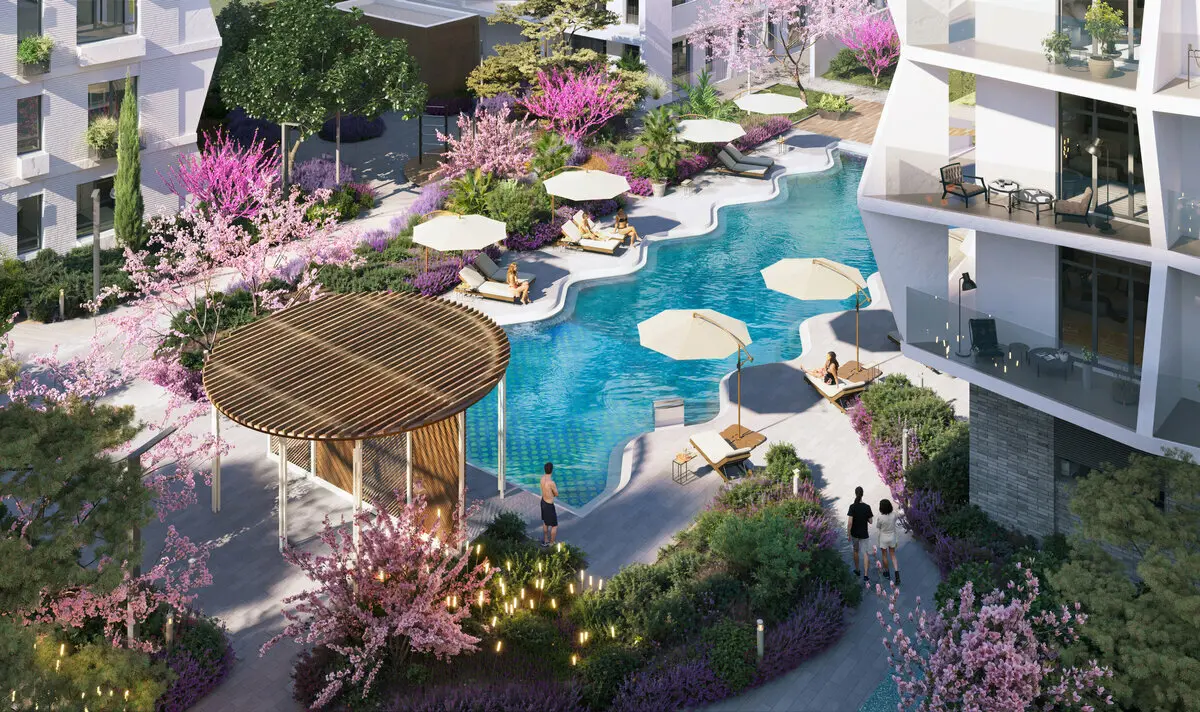 Закрытые благоустроенные дворы в окружении зелени