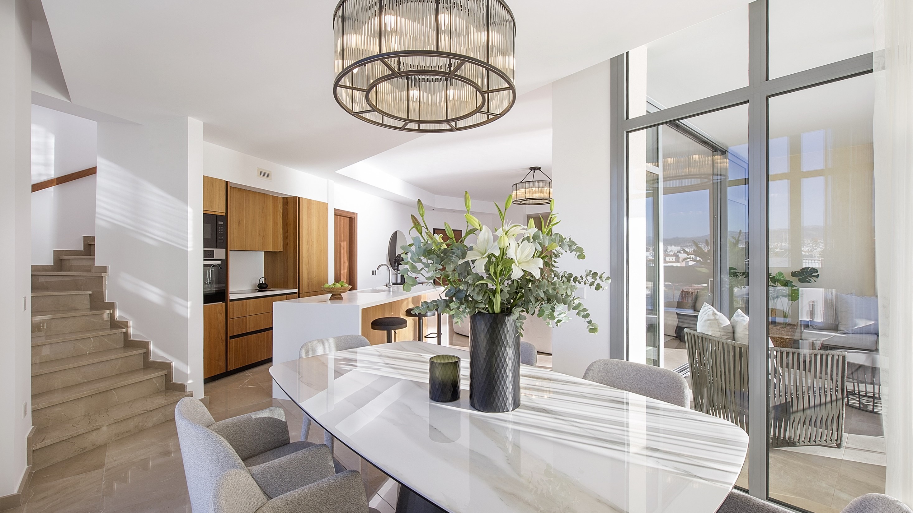 211 апартаментов и 74 виллы с частными причалами