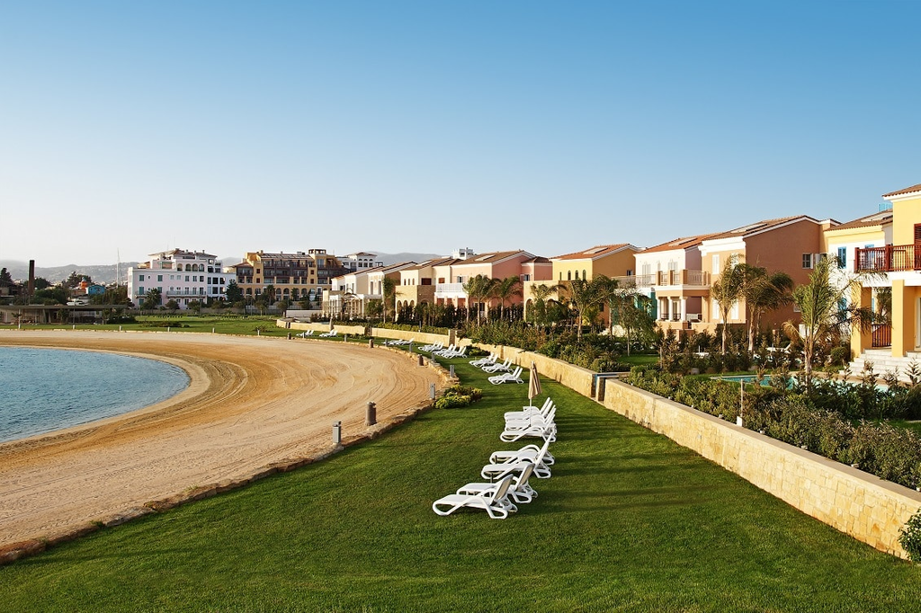 Первая линия — прямой доступ к морю и яхте